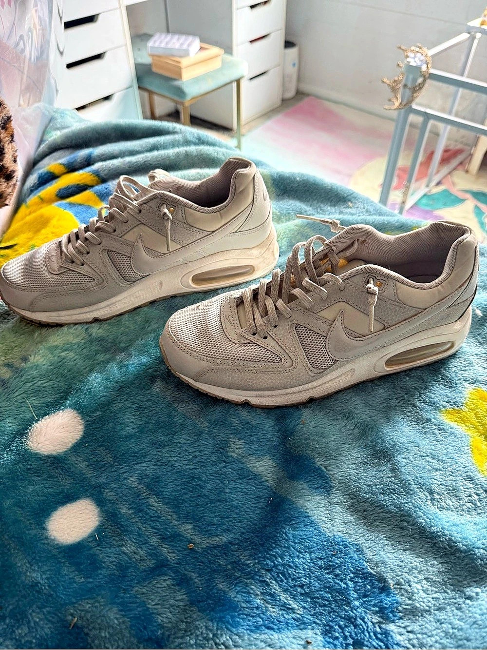 Nike Air Max 90 Sneakers in Gray US 9.5
